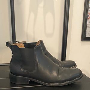 Madewell: the ainsley chelsea boot in leather; Size 9